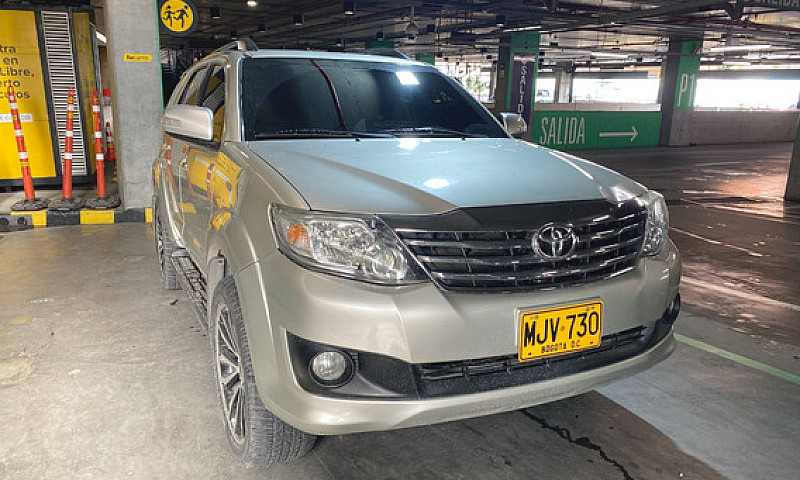 Toyota Fortuner 2.7L...