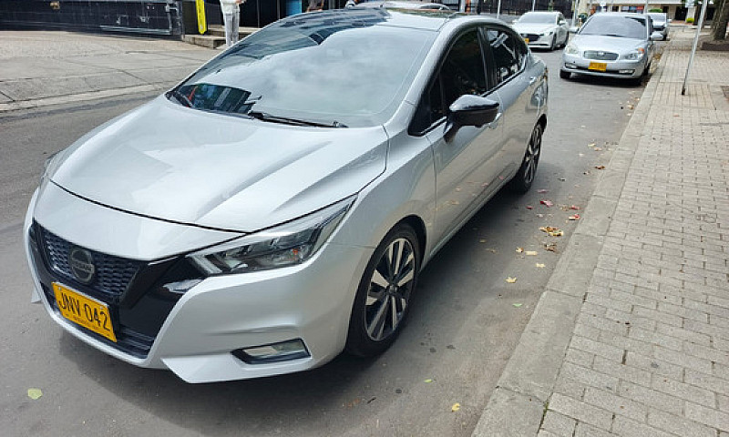 Nissan Versa Exclusi...