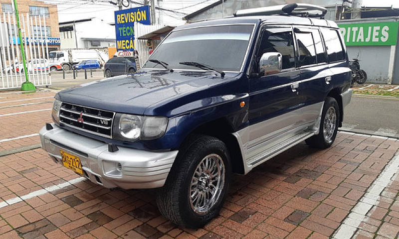 Mitsubishi Montero 3...