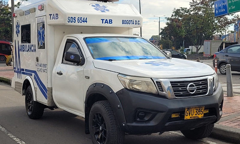 Ambulancia Nissan Np...