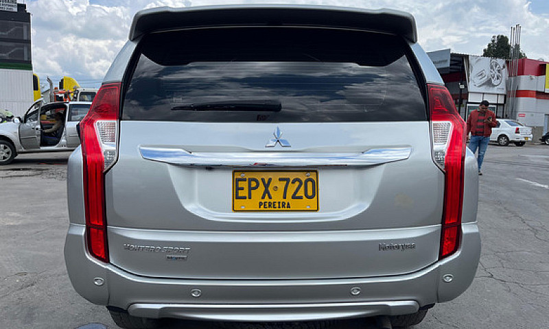 Mitsubishi Montero S...