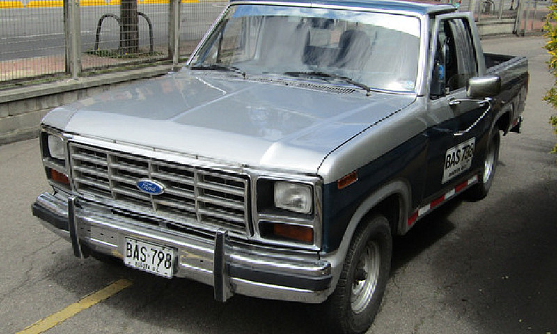 Ford F-150 5.2 Laria...