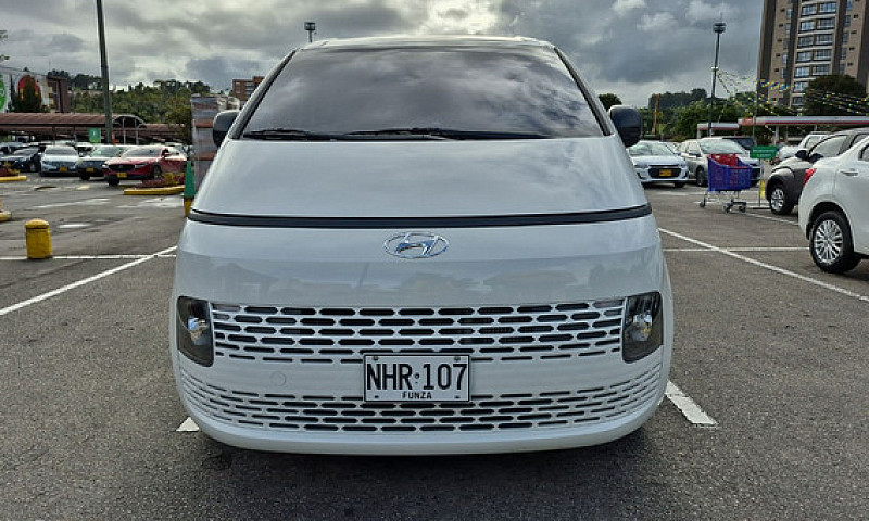 Hyundai Staria 2.2 D...