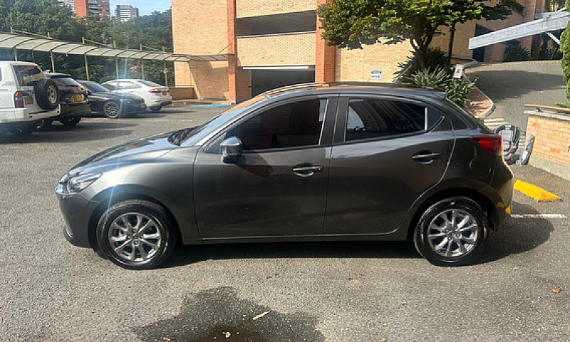 Mazda 2 1.5 Touring...