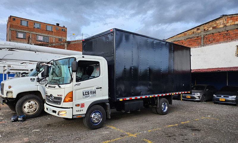 Furgon Hino 500 Fc9J...