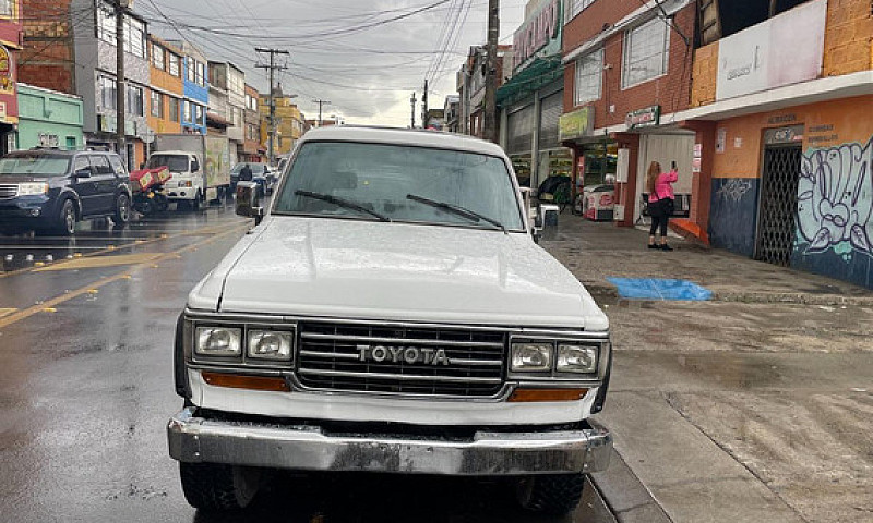 Toyota Land Cruiser ...