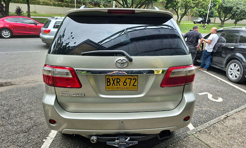 Toyota Fortuner 3.0 ...