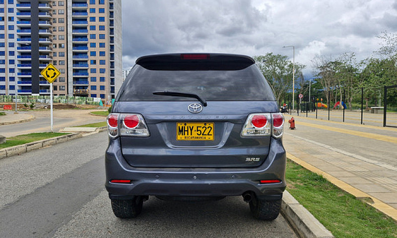 Toyota Fortuner 2.7L...