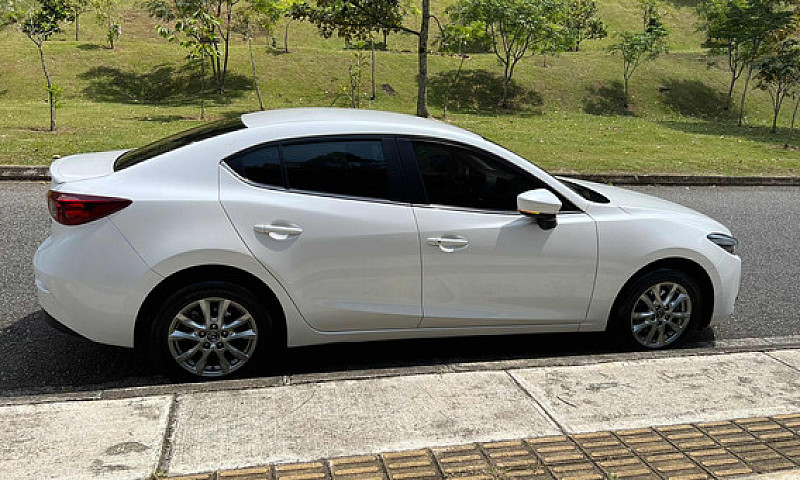Mazda 3 Touring...