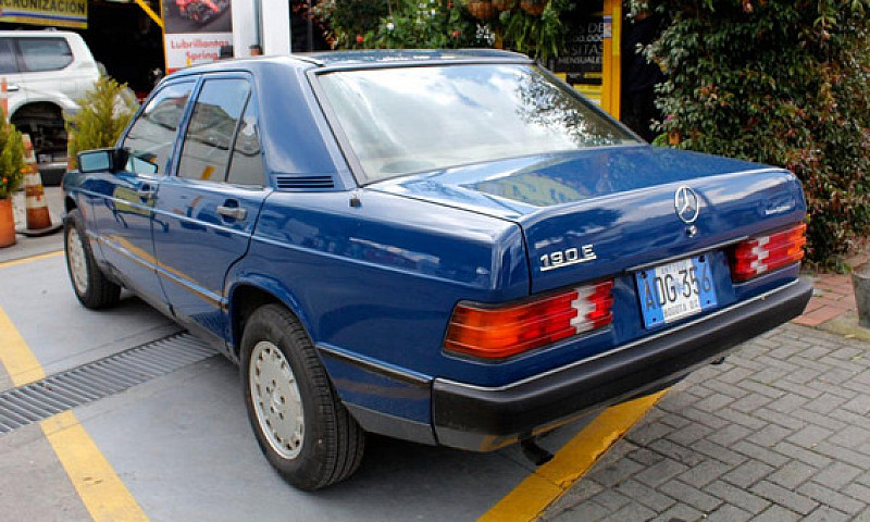 Mercedes-Benz 190 E ...