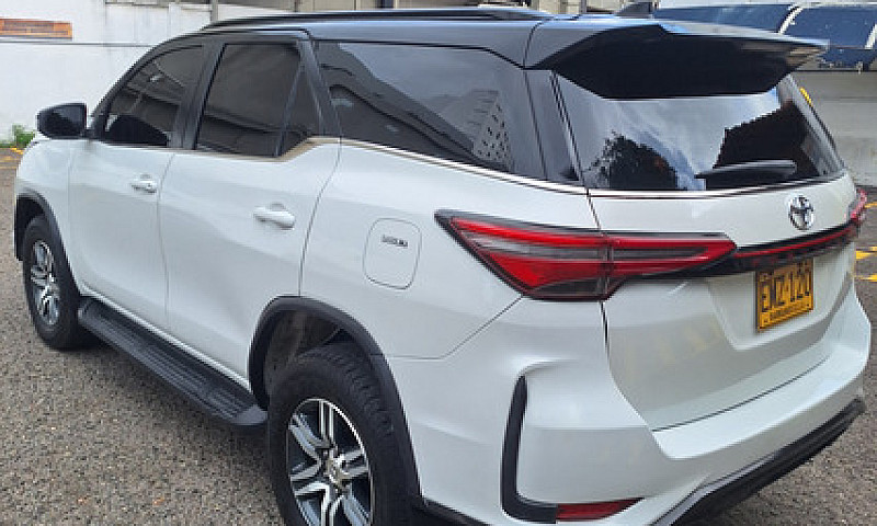 Toyota Fortuner 2.7L...