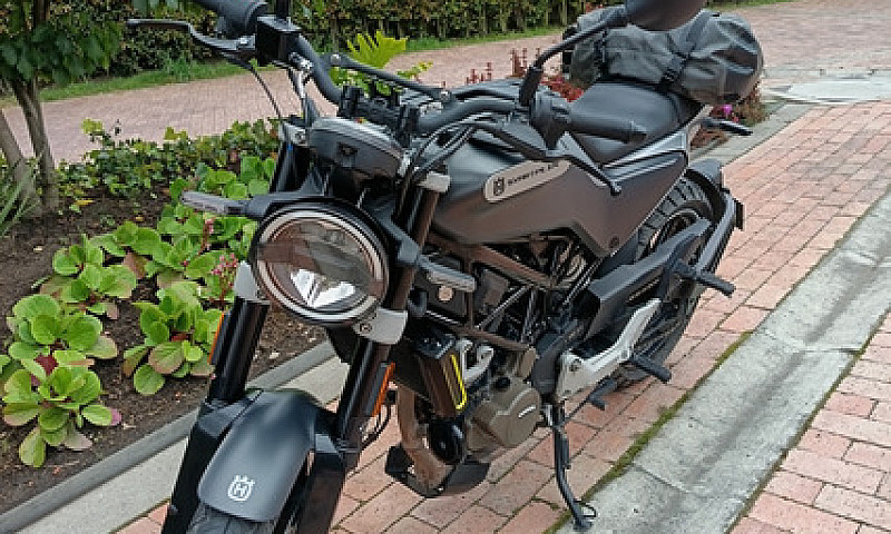 Moto Svartpilen 200 ...