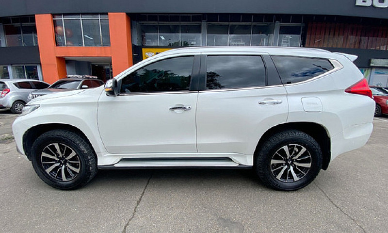 Mitsubishi Montero S...