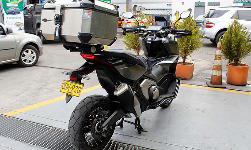 Honda Xadv 750...