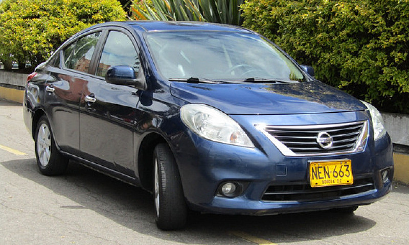 Nissan Versa 1.6 Adv...