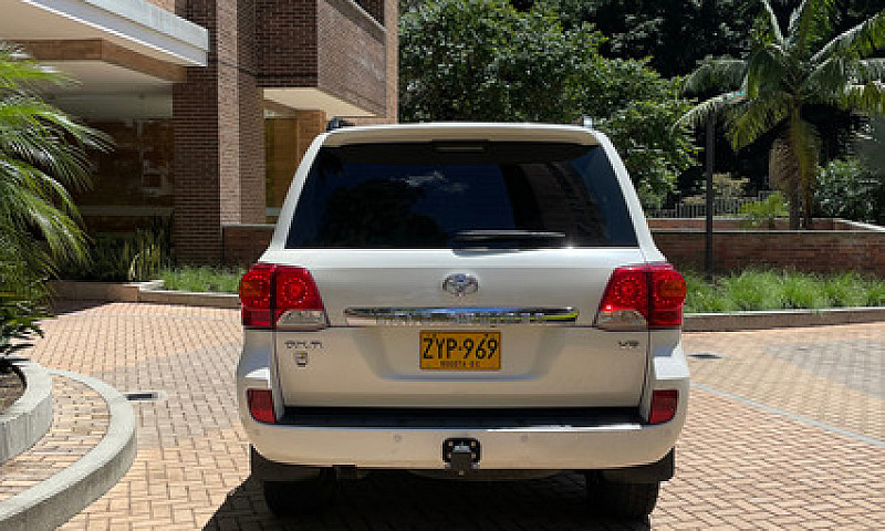 Toyota Land Cruiser ...