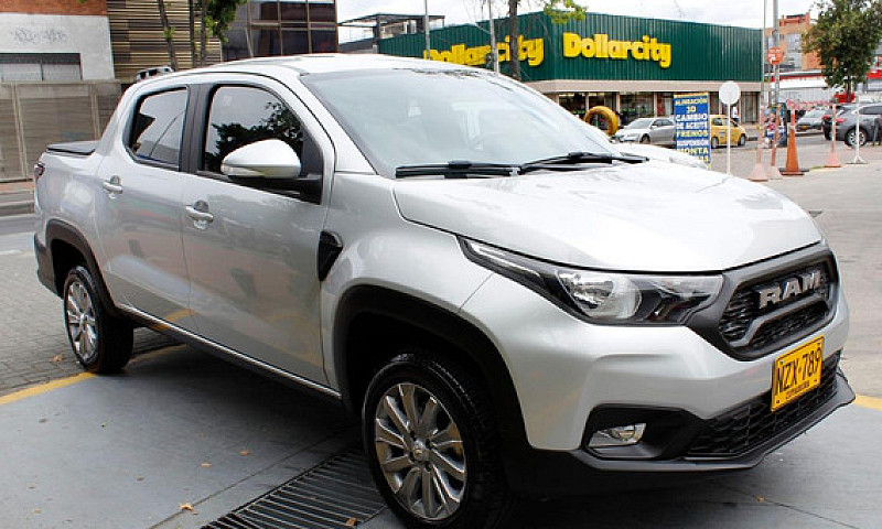 Ram 700 Doble Cabina...