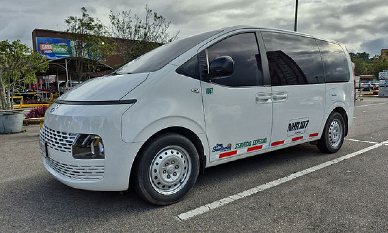 Hyundai Staria 2.2 D...