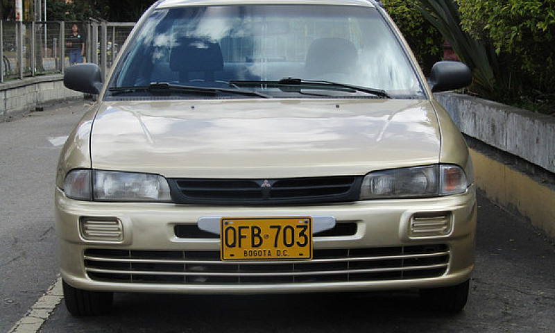 Mitsubishi Lancer 1....