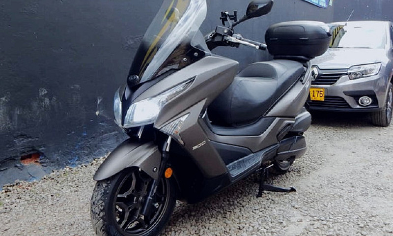 Kymco X-Town 300...