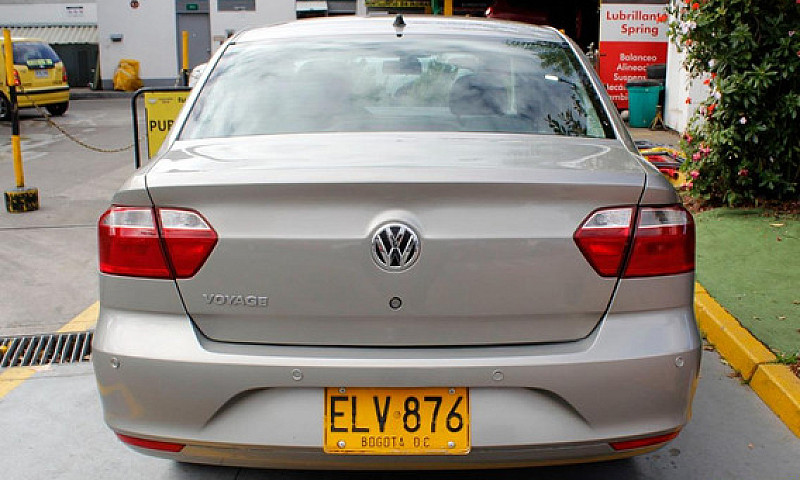 Volkswagen Voyage 1....