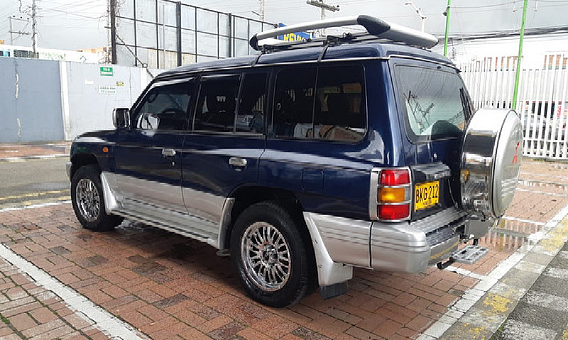 Mitsubishi Montero 3...