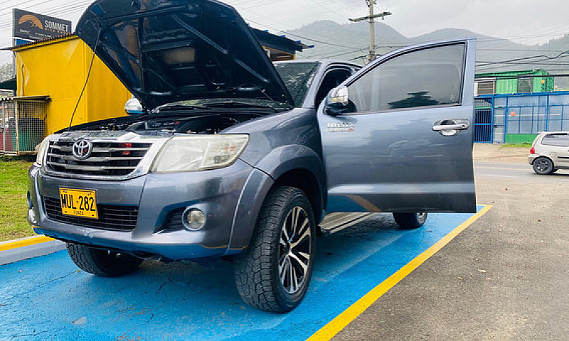 Toyota Hilux 3.0 Srv...