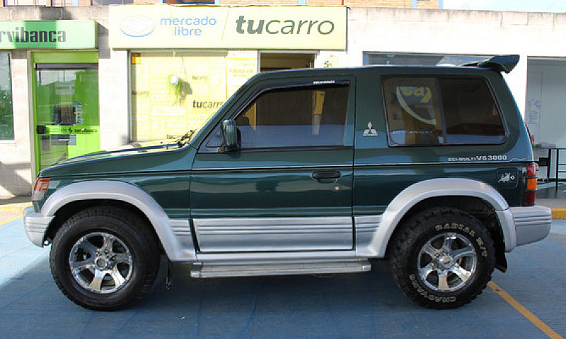 Mitsubishi Montero 3...