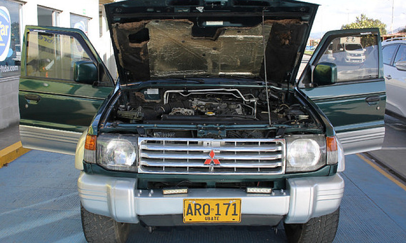 Mitsubishi Montero 3...