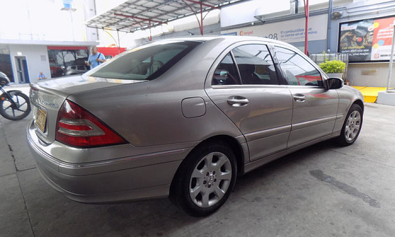 Mercedes-Benz Clase ...