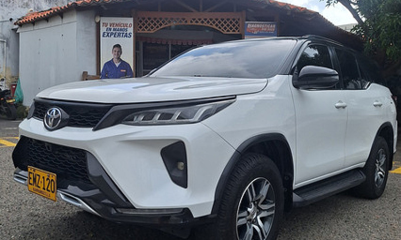 Toyota Fortuner 2.7L...