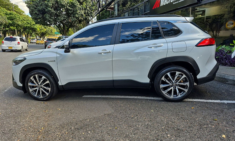 Toyota Corolla Cross...