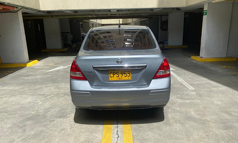 Nissan Tiida 1.8 Pre...