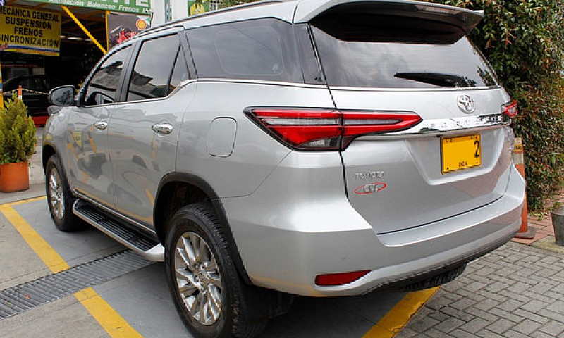 Toyota Fortuner Srv ...