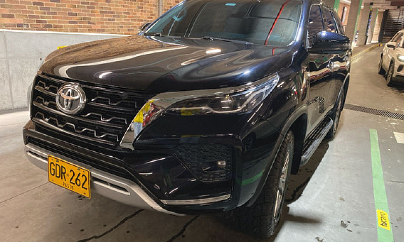 Toyota Fortuner 2.7L...
