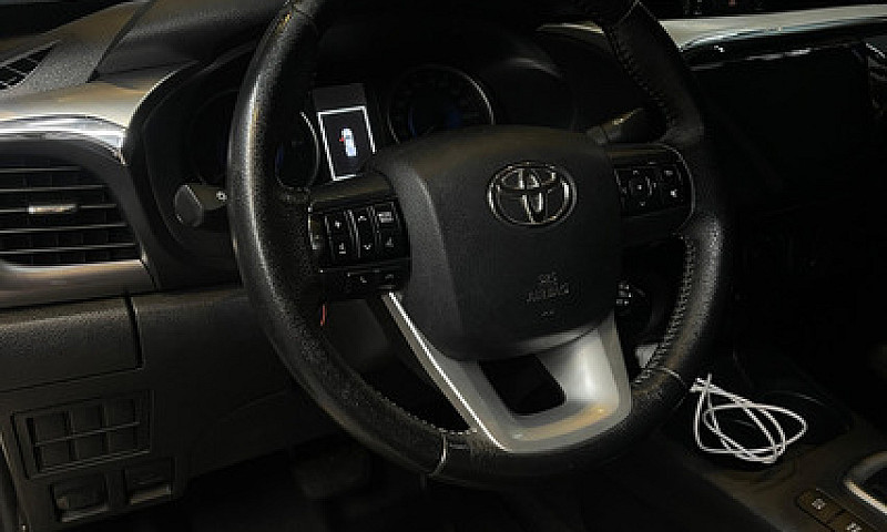 Toyota Hilux 2.8L...