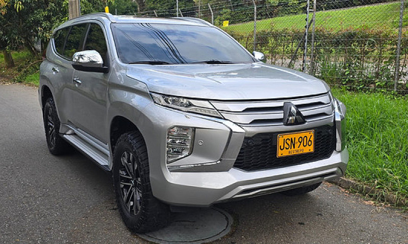 Mitsubishi Montero 2...