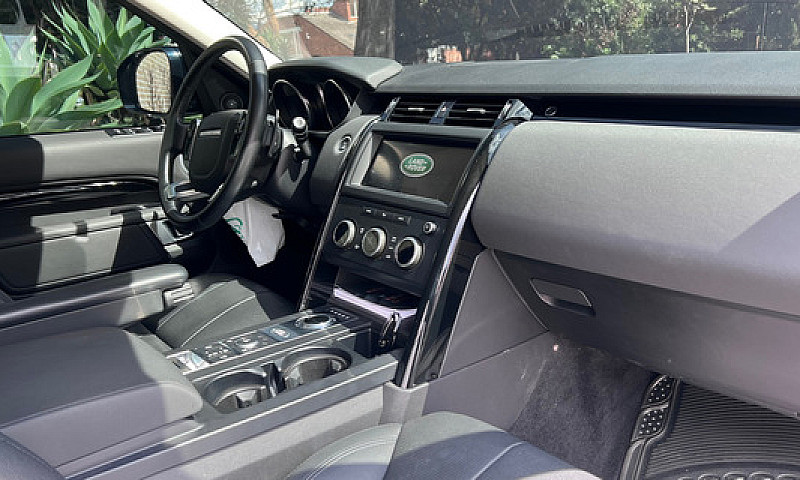 Land Rover Discovery...