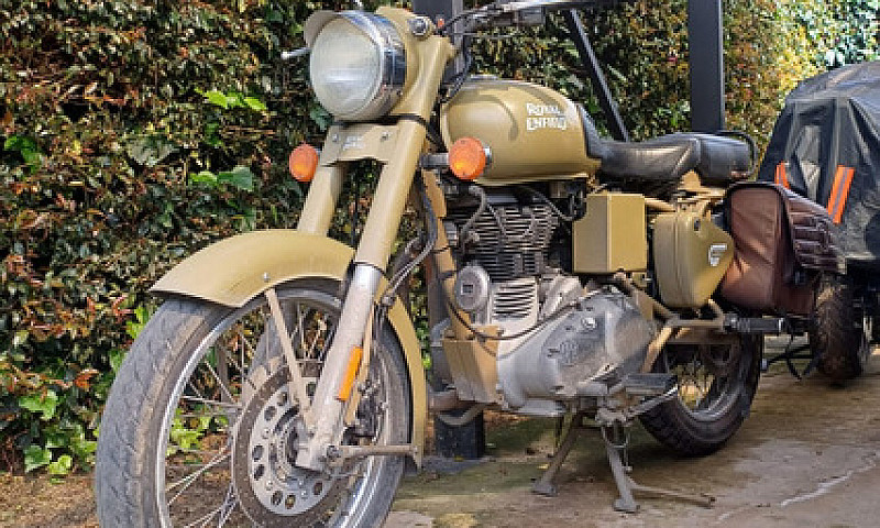Royal Enfield Classi...