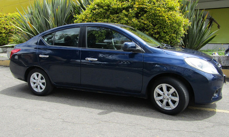 Nissan Versa 1.6 Adv...