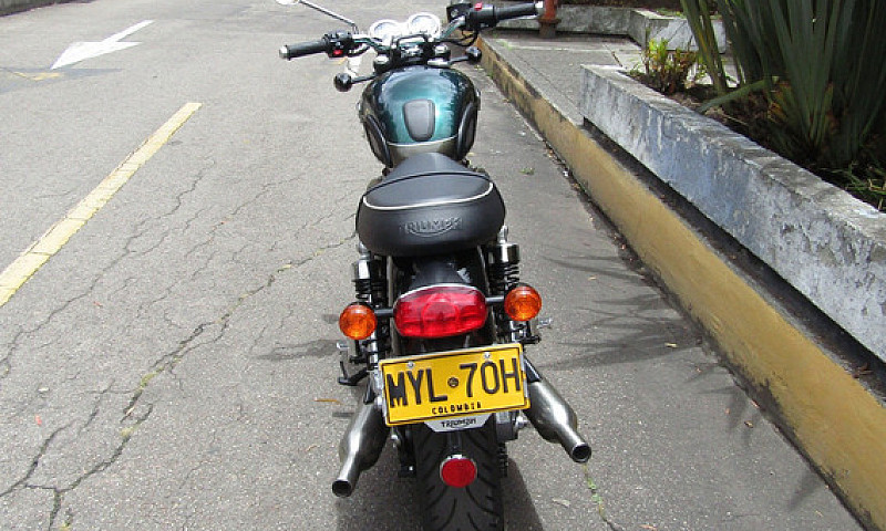 Triumph Bonneville  ...