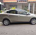 Se Vende Vehículo Mazda 2 Sedán, Modelo 2013, Color Gris Sílice En Excelente Estado.