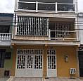 Casa De 3 Niveles En El Varrio Recereo