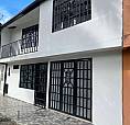 Casa De Dos Pisos Totalmente Independientes Contactar A La Señora Miriamiam
