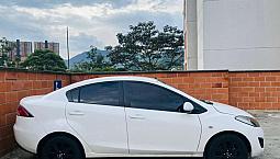 Mazda 2 Sedan Modelo 2013