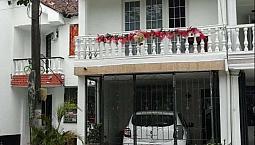 Casa Barrio Las Acacias Sobre Avenida