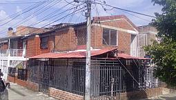 Vendo Casa Con Apto/ Local Comercial Y Garaje  Vehicular Esquinera Barrio Compartir Calle 102G Con Ca 24A.