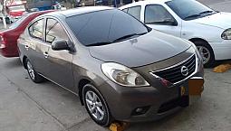 Hermoso Nissan Versa Mecánico Full Equipo  2013
