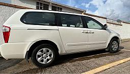Excelente Camioneta 7 Puestos Kia Poco Kilometraje