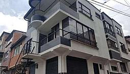 Negociable  Se Vende O  Casa  Con 3 Apartamentos Y   1.  Local .